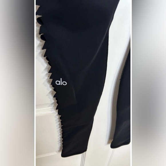 Alo Yoga-MEDIUM-Reform Leggings in black with side twist cut-out details - Picture 12 of 12